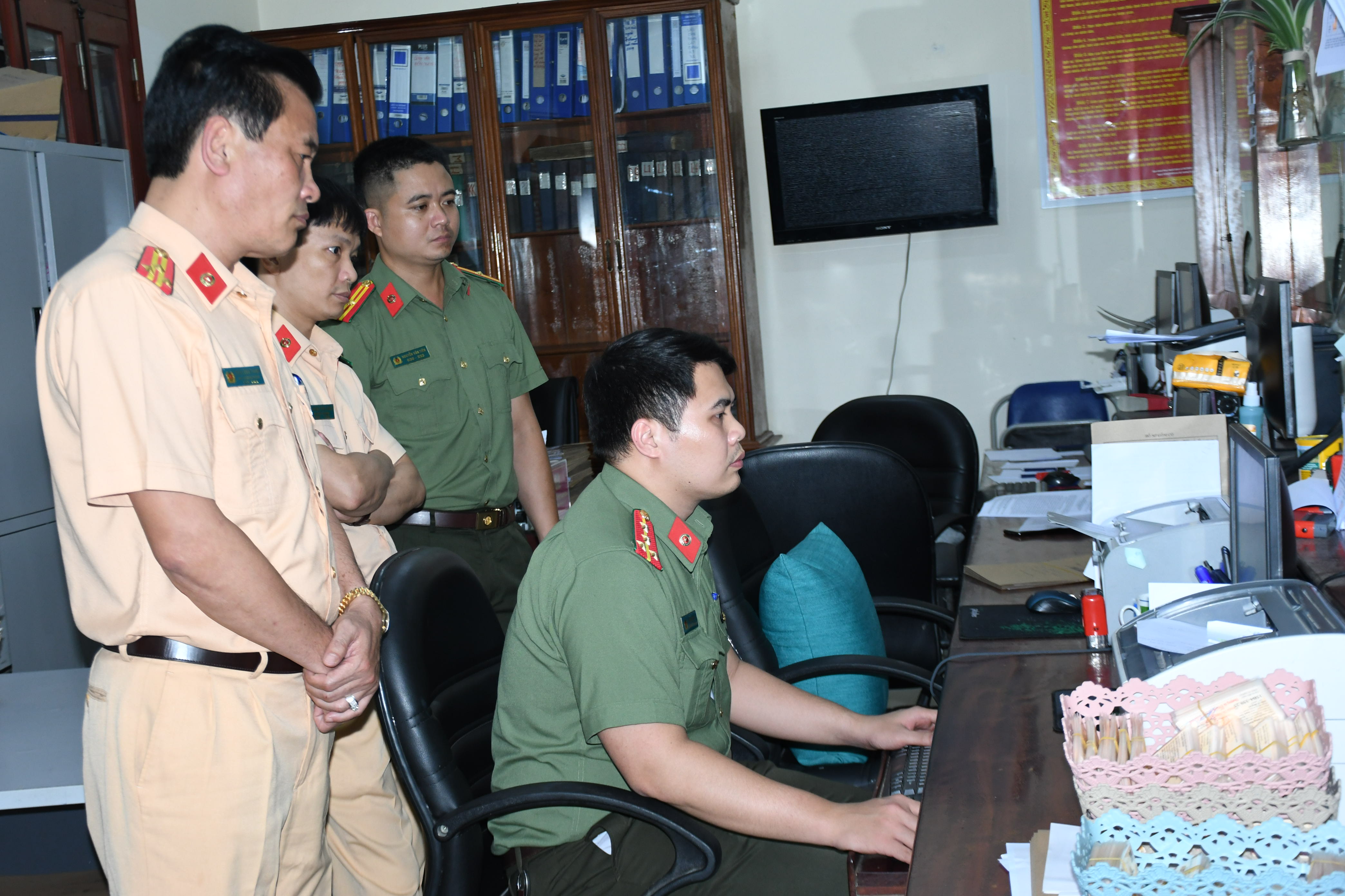 Bộ Công an tiếp nhận, triển khai nhiệm vụ cấp đổi giấy phép lái xe ngay sau khi cấp có thẩm quyền quyết định và ưu tiên ứng dụng môi trường điện tử